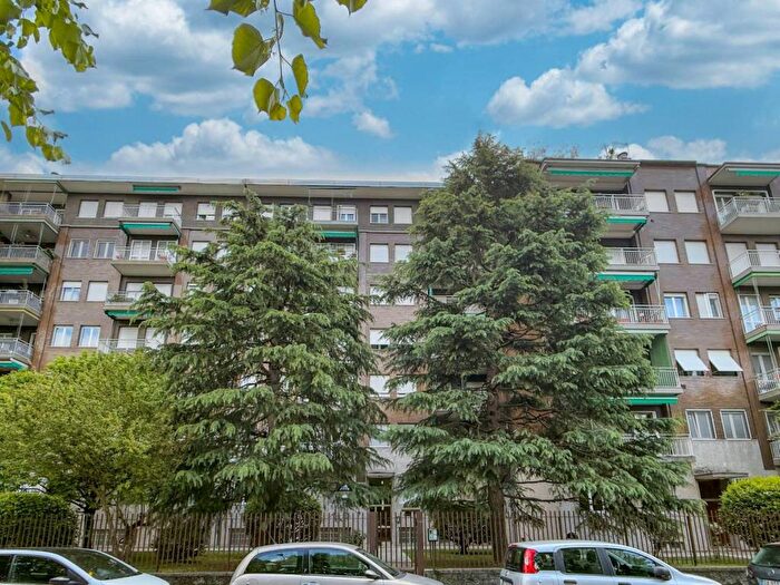 Appartamento trilocale in affitto in Via Angelo Zanardini, Cimiano, Milano