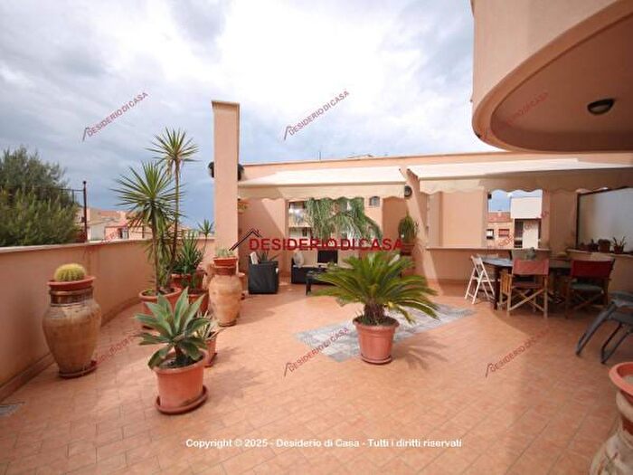 Appartamento trilocale in vendita in Via Avvocato Vincenzo Cirincione, Cefalu