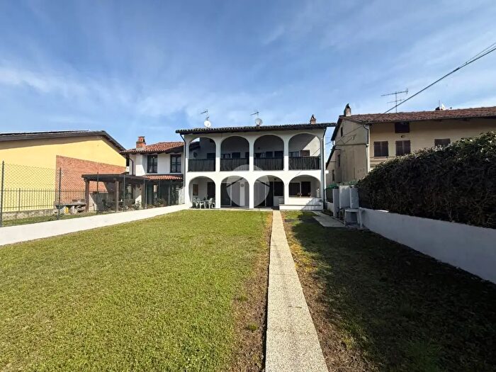 Casa con 5 locali in vendita in Via Pobbia, Azeglio