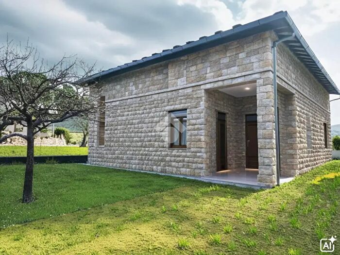 Casa quadrilocale in vendita in Via del Monte Subasio, Assisi