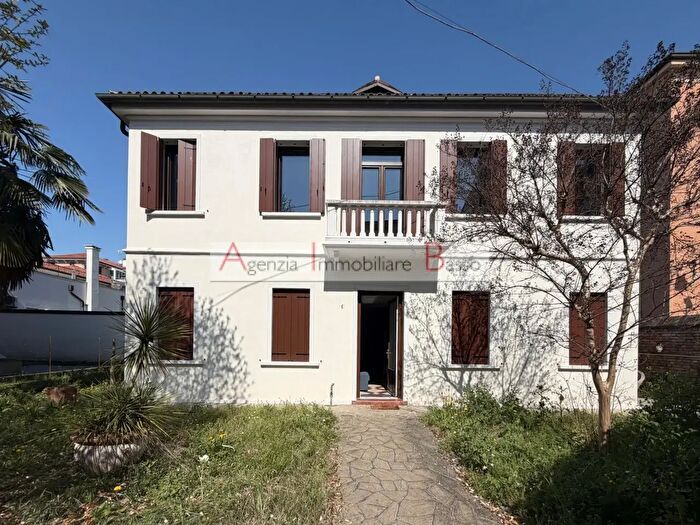 Casa con 6 locali in vendita in Via del Portello, Padova