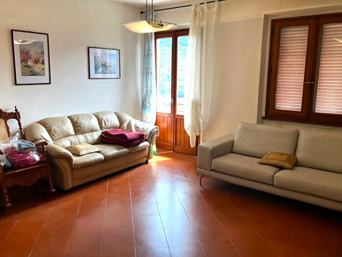 Appartamento con 5 locali in vendita in Via Baccio, Vaiano