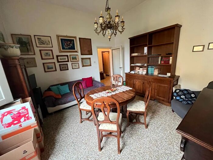 Appartamento con 5 locali in vendita in Via Bardelli, Firenze