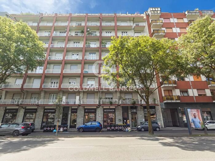 Appartamento trilocale in vendita in Corso Francia, Torino