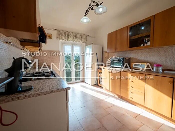 Appartamento trilocale in vendita in Passo dei Barabini, Genova