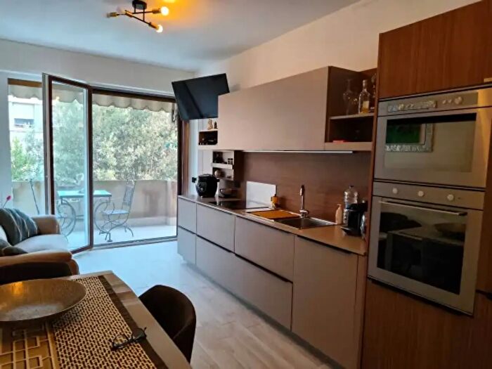 Appartamento quadrilocale in vendita in Via degli Ontani, Pisa