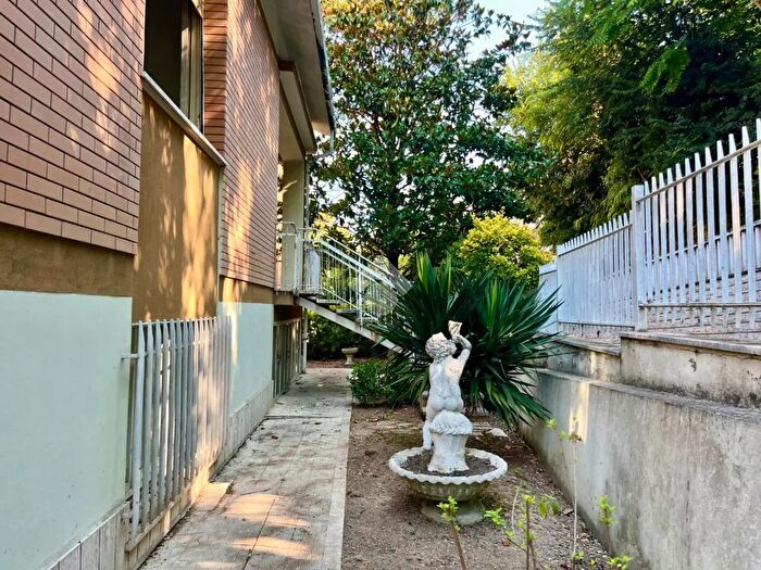 Casa con 6 locali in vendita in Via Tocci, Pesaro