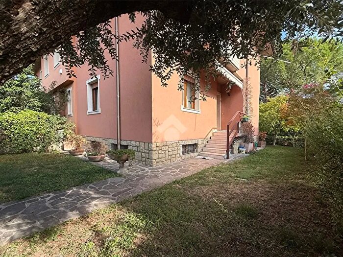 Casa quadrilocale in vendita in Via Villa Folonari, Cellatica