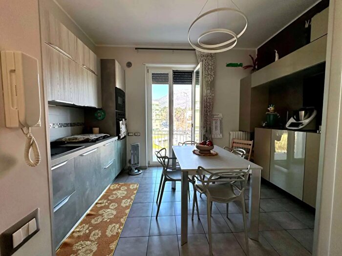 Appartamento trilocale in vendita in Via dei Casali, Salerno