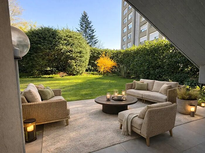 Appartamento con 6 locali in vendita in Viale dello Zodiaco, Modena