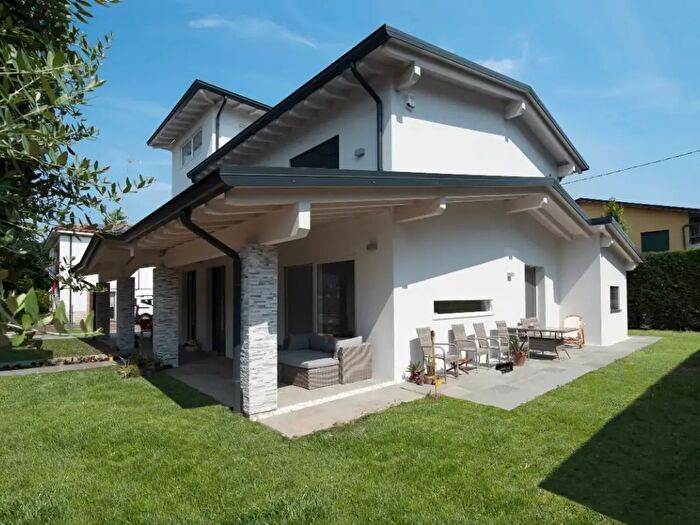 Casa con 6 locali in vendita in Via Bragni, Campodarsego