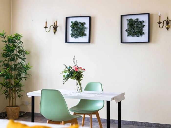 Appartamento con 6 locali in vendita in Via Quinto Settano, Siena