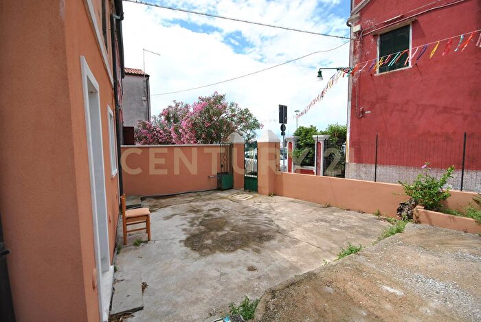 Casa con 9 locali in vendita in Via San Pietro in Volta, Venezia