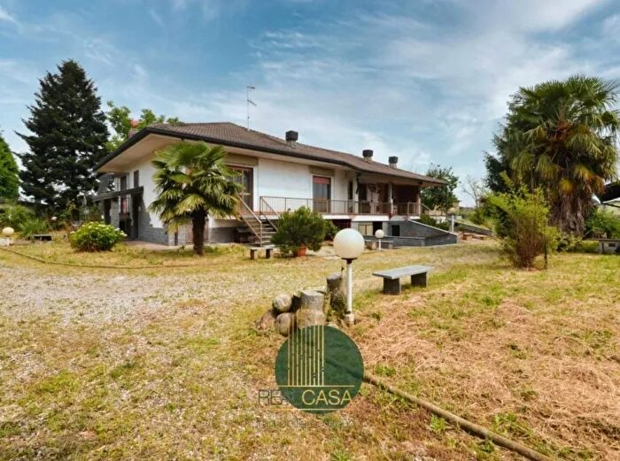 Casa trilocale in vendita in Via Gorla Cascina San Giuseppe Mozzate Como Lombardia Italia, Mozzate