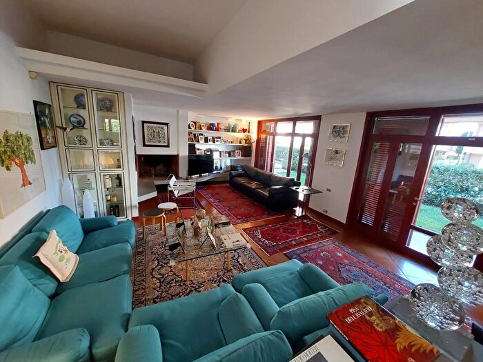 Casa con 6 locali in vendita in Via Giovanni Pascoli Pontedera, Pontedera