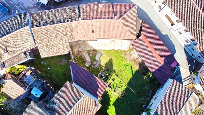 Casa quadrilocale in vendita in Vicolo del Pozzo, Mereto Di Tomba