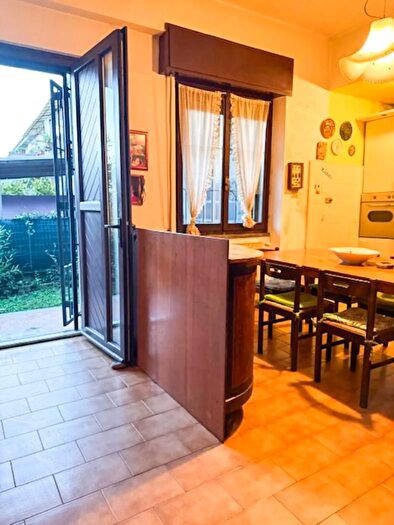 Appartamento trilocale in vendita in Via Luciano Manara Limbiate, Limbiate