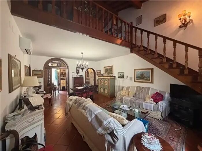 Appartamento con 5 locali in affitto in Firenze