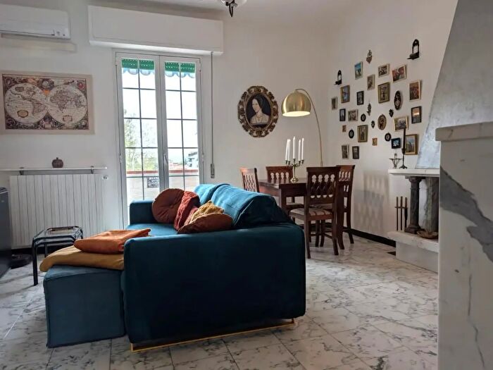 Appartamento quadrilocale in affitto in Carrara