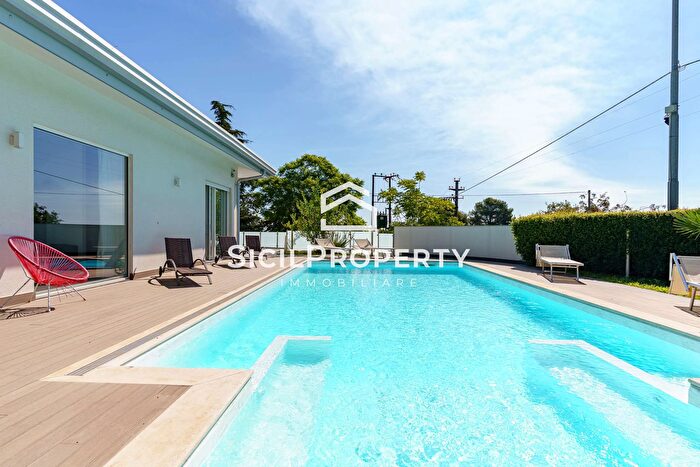 Casa con 11 locali in vendita in Via Boggio Lera, San Giovanni La Punta