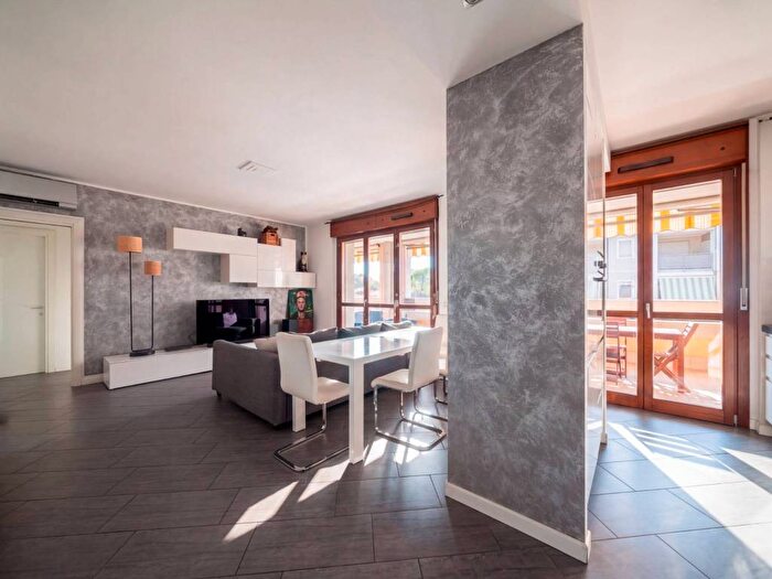Appartamento trilocale in vendita in Via Giuseppe Ripamonti, Vigentino Fatima, Milano