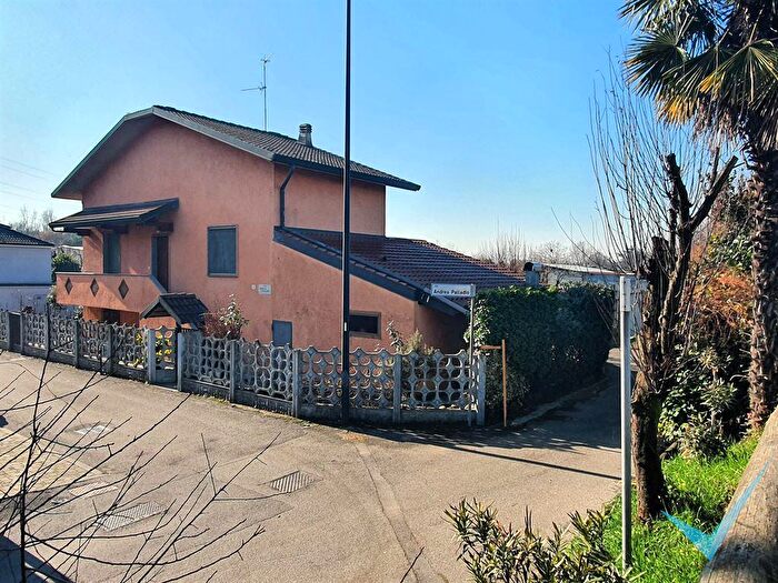 Casa bilocale in vendita in Via Palladio, Limbiate