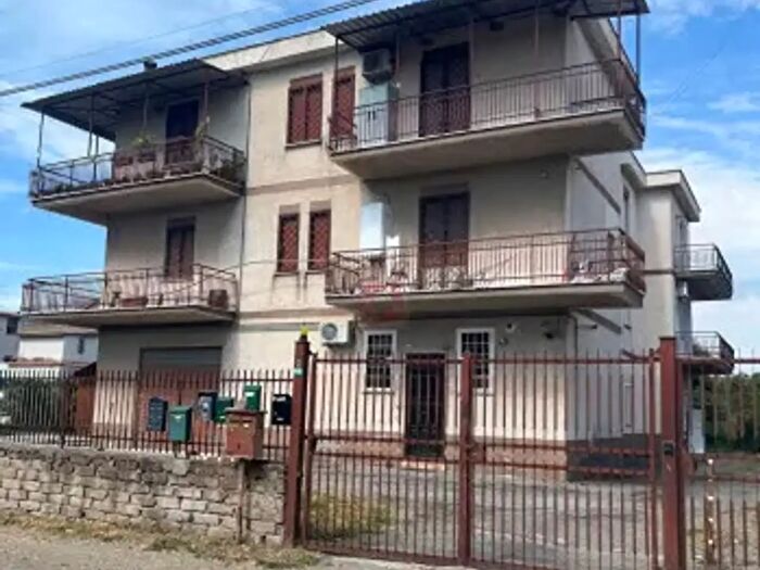 Appartamento trilocale in vendita in Via Barrali, Roma