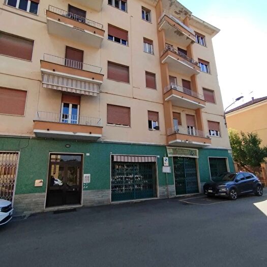 Appartamento quadrilocale in vendita in Via Ugo Foscolo, Novi Ligure