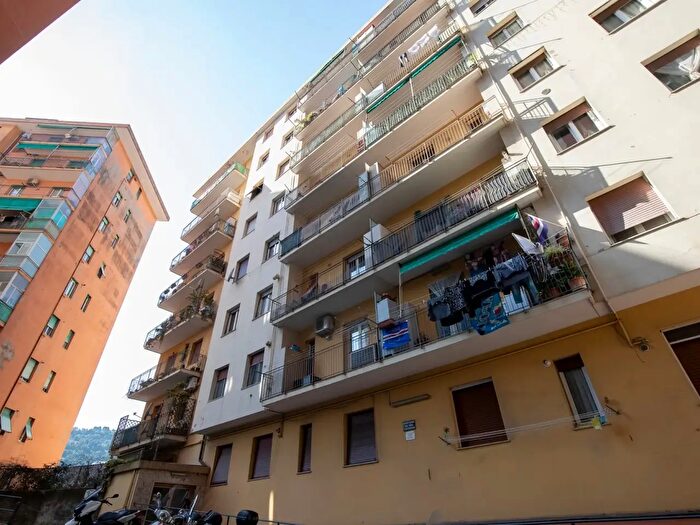 Appartamento con 5 locali in vendita in Via dei Platani, Genova