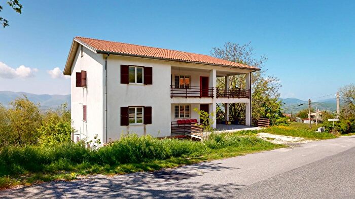 Appartamento con 6 locali in vendita in Via ° Maggio, Cantalice