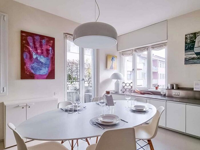 Appartamento trilocale in affitto in Via Giulio e Corrado Venini, Centrale, Milano