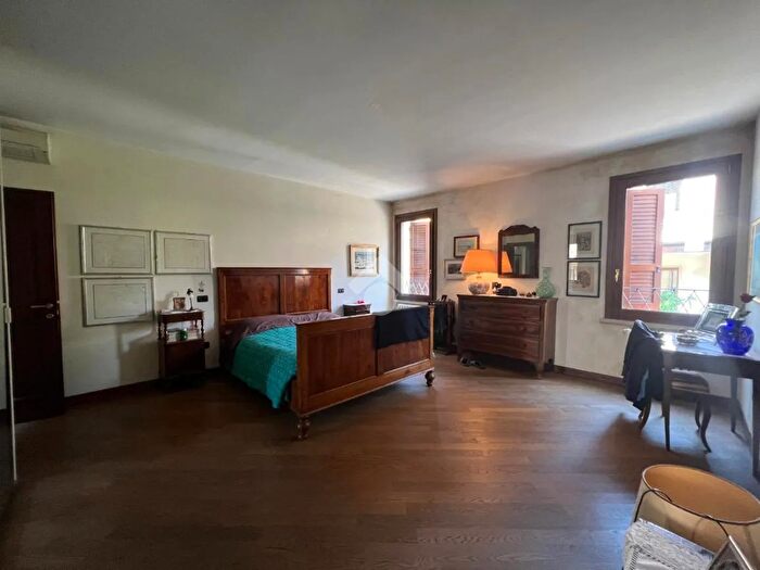 Casa con 6 locali in vendita in Via Fratelli Grioli, Mantova