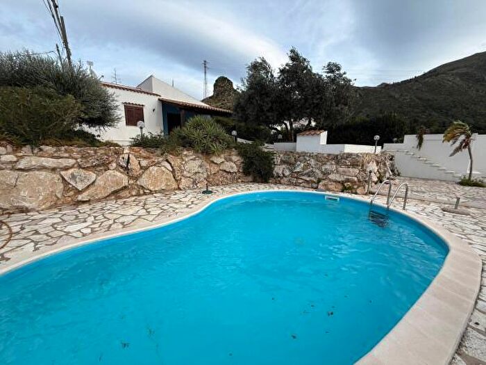 Casa quadrilocale in vendita in Via Roma, Castellammare Del Golfo