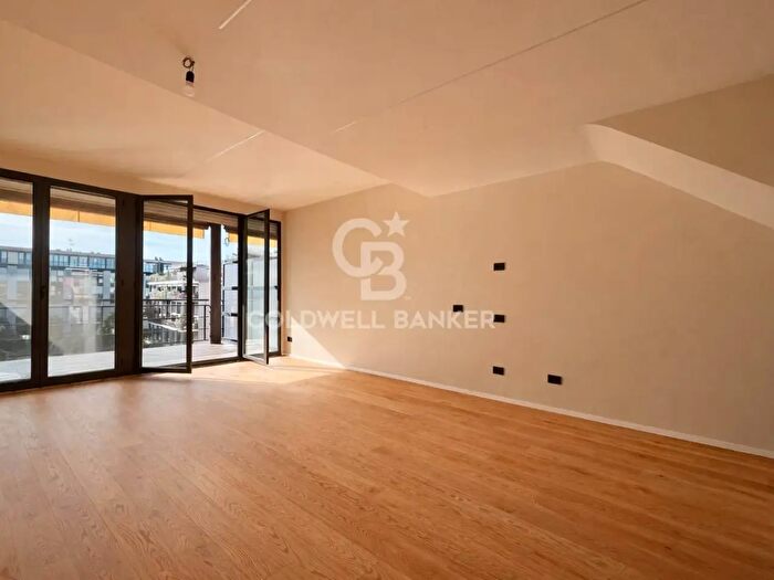 Appartamento trilocale in vendita in Via Pompeo Mariani, Milano