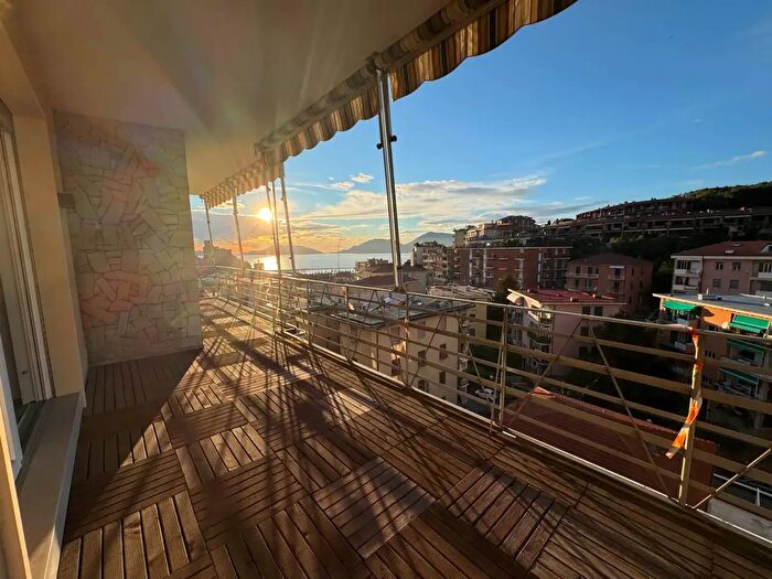 Appartamento con 6 locali in vendita in Via della Repubblica, Lerici