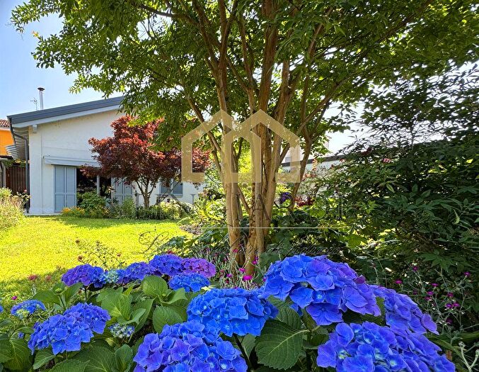 Casa con 5 locali in vendita in Piazza della Sommariva, Lodi