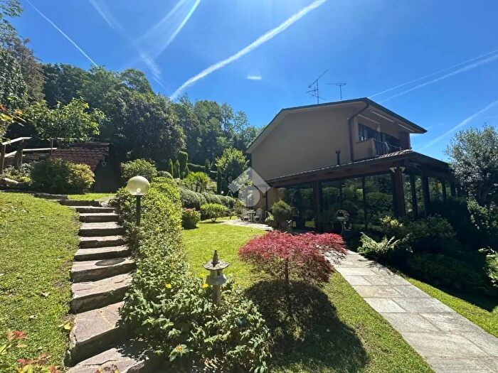 Casa quadrilocale in vendita in Via Gioachino Rossini, Monticello Brianza