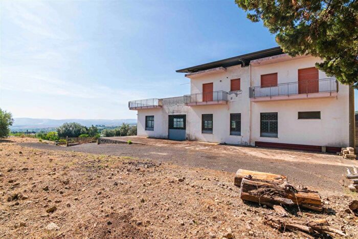 Casa con 10 locali in vendita in Contrada Archi, Scordia