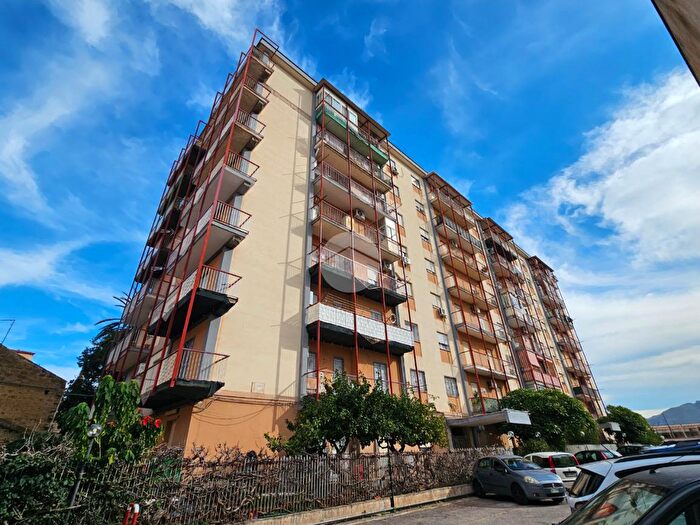 Appartamento quadrilocale in vendita in Via Buonriposo, Palermo