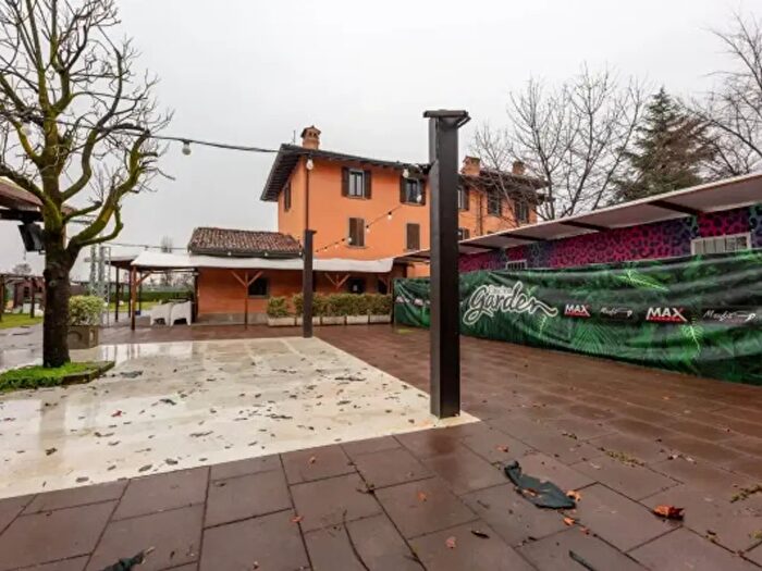 Casa con 6 locali in vendita in Via Guzzanica, Stezzano