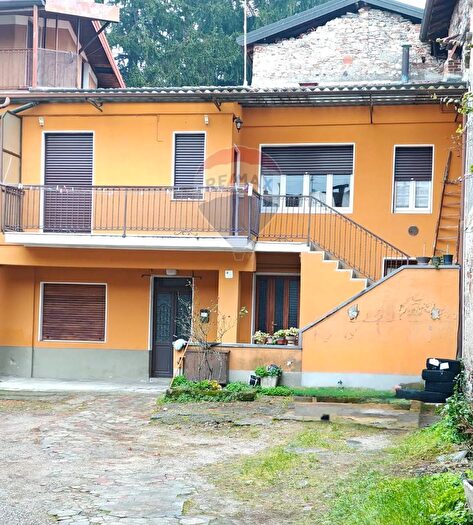 Appartamento con 5 locali in vendita in Via Piave, Bardello con Malgesso e Bregano