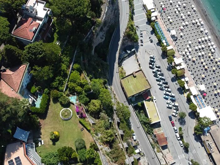 Casa con 8 locali in affitto in Via Giuseppe Mazzini, Vietri Sul Mare