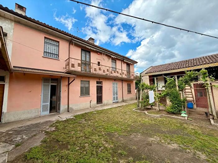 Casa quadrilocale in vendita in Via San Martino, Mortara