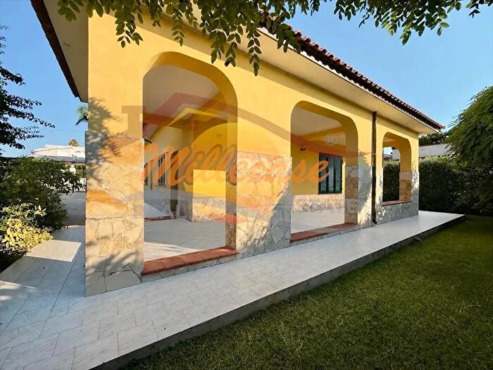 Casa quadrilocale in vendita in Via Mer Nero, Siracusa