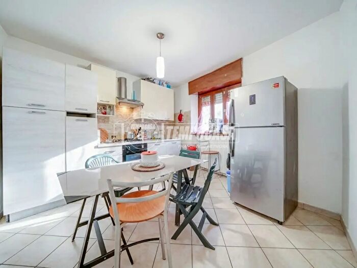 Casa trilocale in vendita in Via Vittorio Veneto, Caronno Varesino