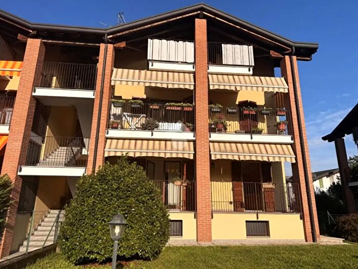 Appartamento trilocale in vendita in Via Virgilio, Vedano Olona