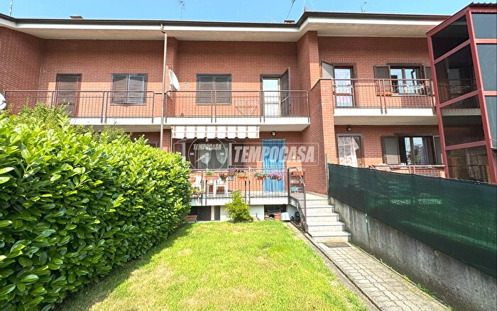 Casa con 8 locali in vendita in Via Cotonificio, Strambino