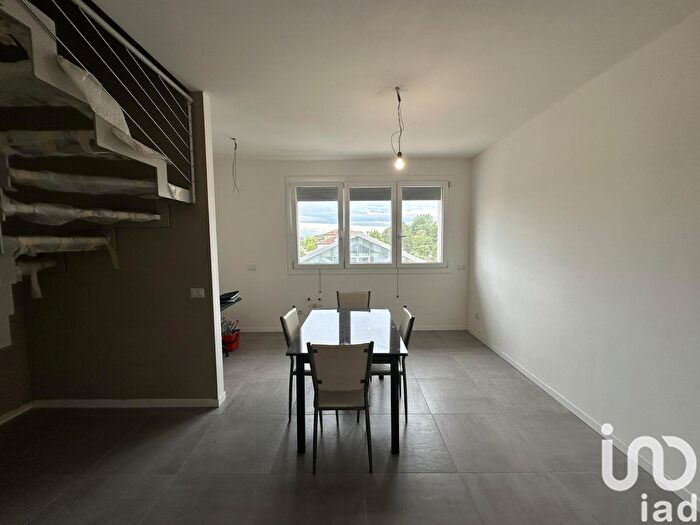 Appartamento trilocale in vendita in Via Albano Modena, Novi Di Modena