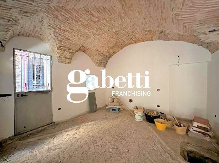 Appartamento trilocale in vendita in Via Cairoli, Dolcedo