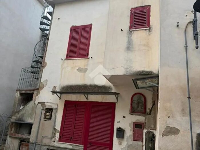 Appartamento trilocale in vendita in Via Maggio, Sperone